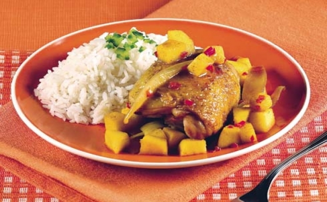 Pollo especiado con manzanas